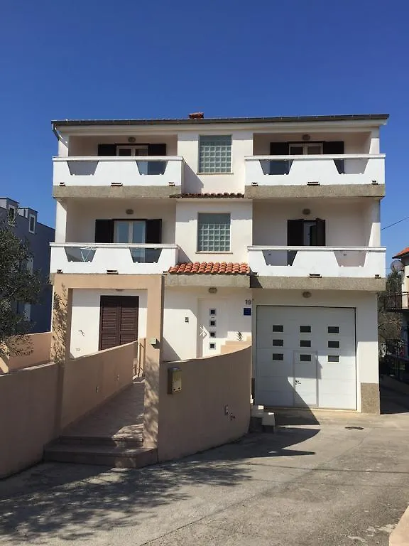 Apartments Frankie Zadar 0*,